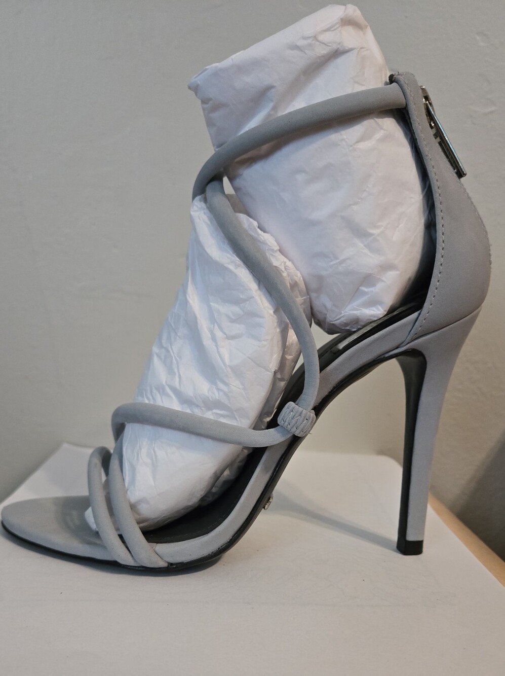 Vintage SCHUTZ Strappy Suede Heels in Light Gray 6s - Picture 7 of 9